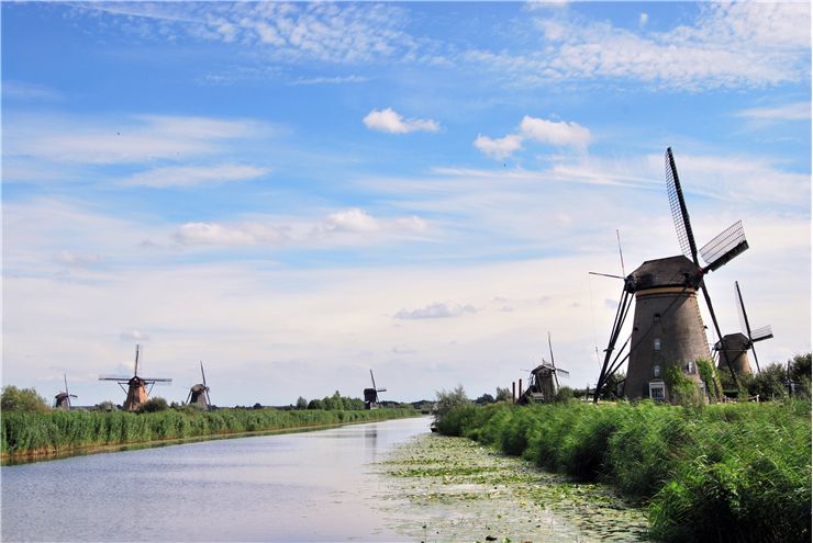 Picture Of Windmills Kinderdijk River